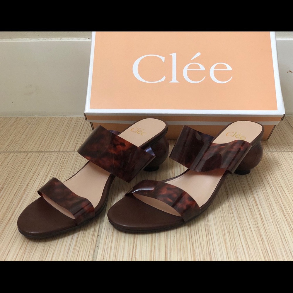 Clée Olympia coffee vynil sandals size 9